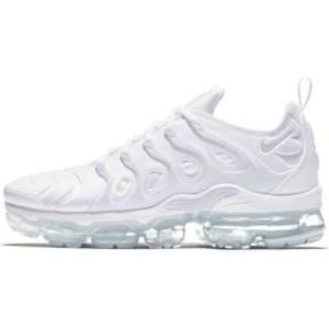 Womens all white vapormax plus sz 6! BRAND NEW IN THE BOX!